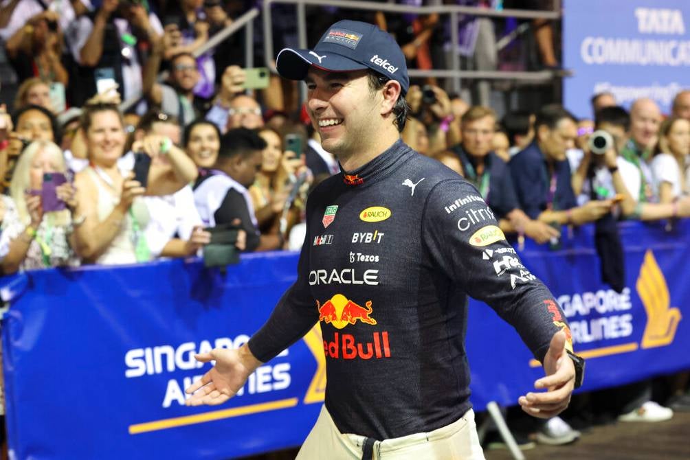 Checo Pérez celebra su triunfo en GP de Singapur