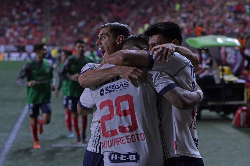 Jugadores de Rayados festejando un gol