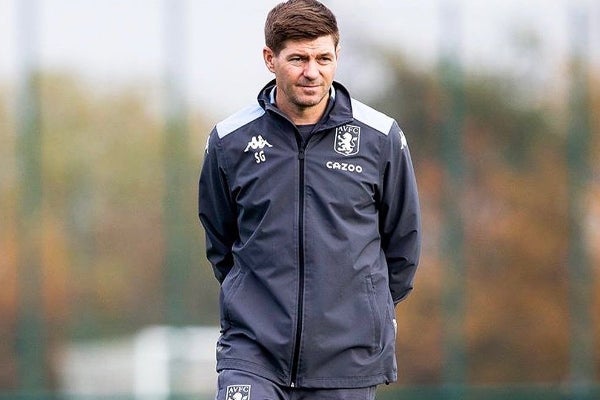 Gerrard es el actual entrenador del Aston Villa 