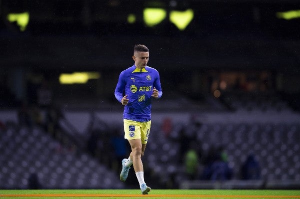 Álvaro Fidalgo en entrenmaiento con América