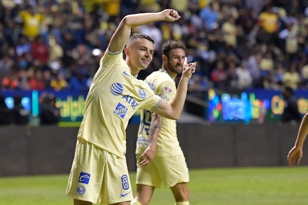 Álvaro Fidalgo celebra con América