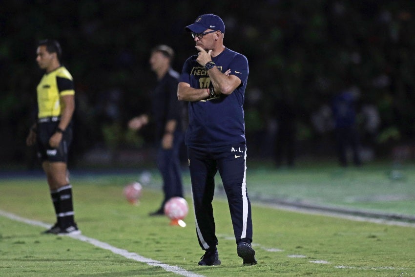 Andrés Lillini en un partido de Pumas