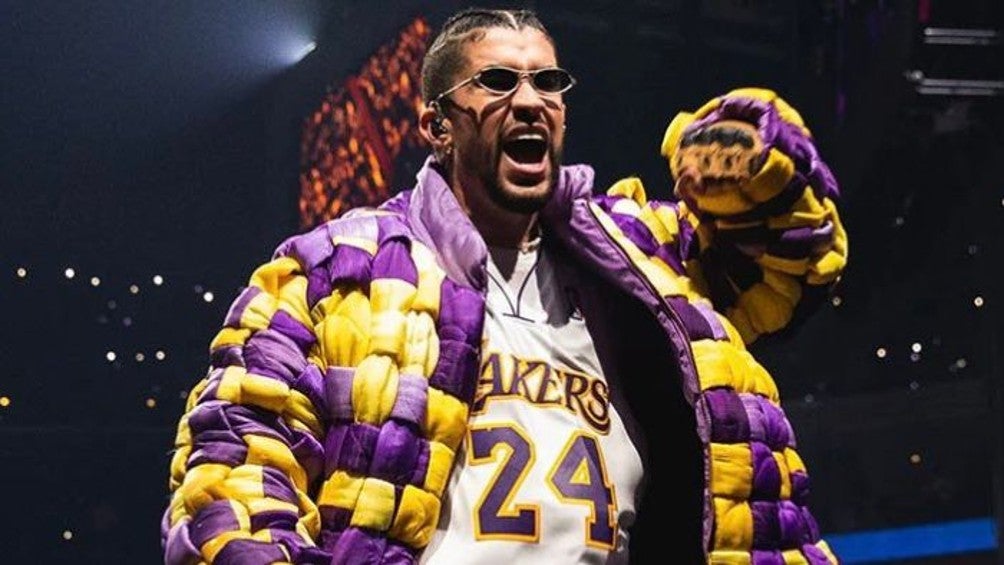 Bad Bunny haciendo tributo a Kobe Bryant