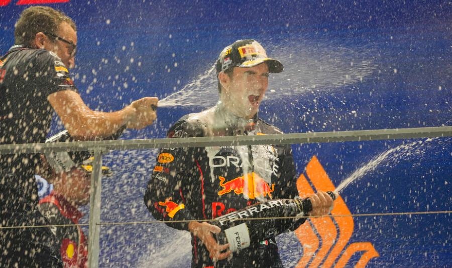 Perez celebra el triunfo en Singapur