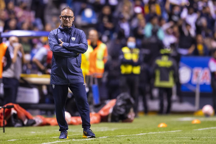 Andrés Lillini durante un partido de Pumas