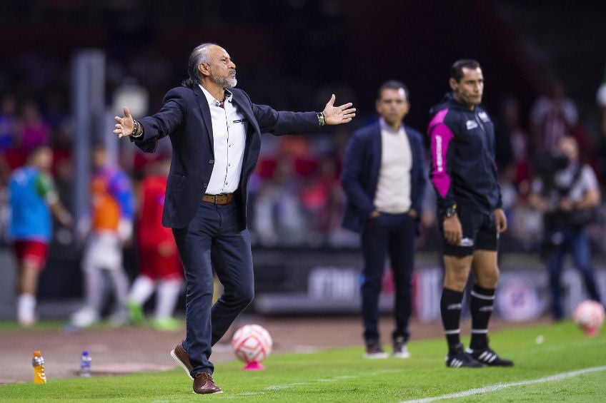 Potro Gutiérrez dirigiendo a Cruz Azul