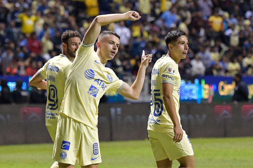 Álvaro Fidalgo festejando un gol