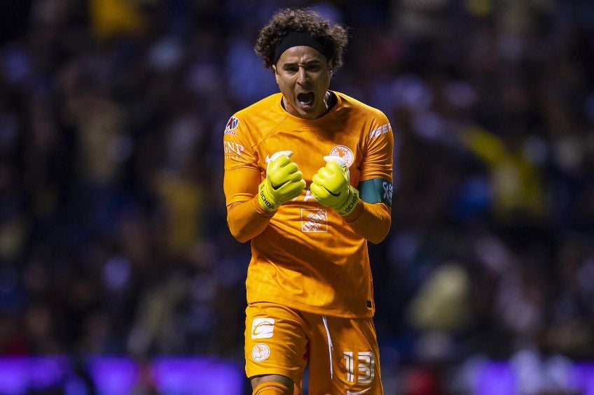 Guillermo Ochoa durante un partido del América