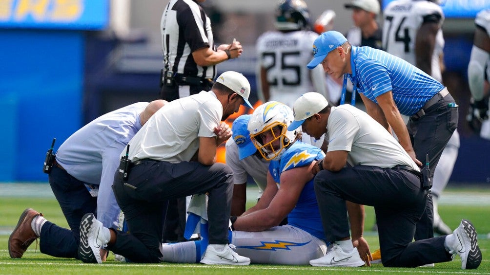 Chargers mandaron a Bosa a lista de lesionados