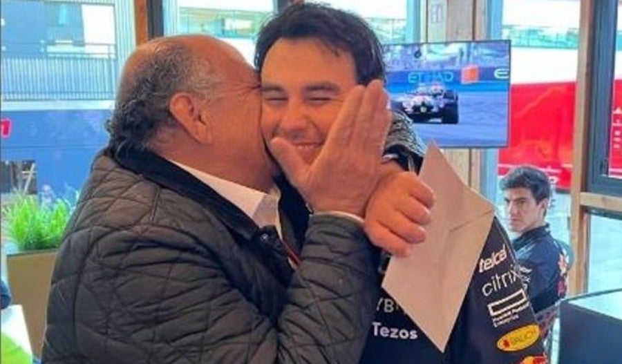 Antonio Pérez Garibay con su hijo Checo