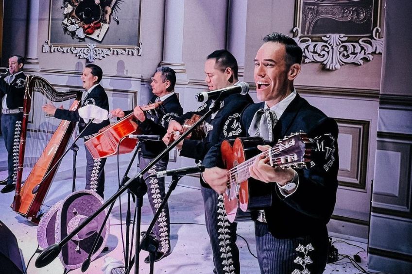 Mariachis durante un show