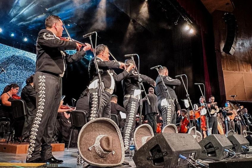 Mariachi durante un show