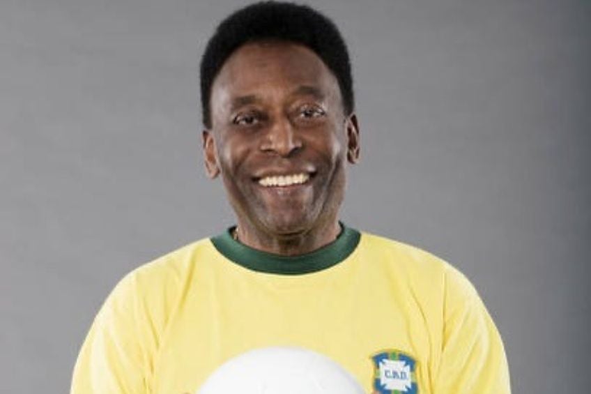 Pelé con el jersey de Brasil