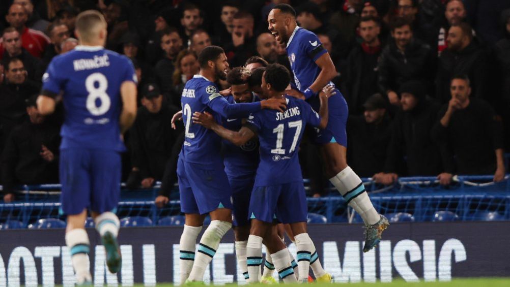 Jugadores del Chelsea celebran el primer gol