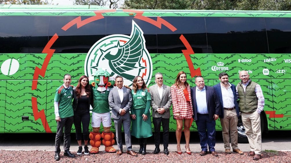 La presentación del nuevo autobús del Tricolor