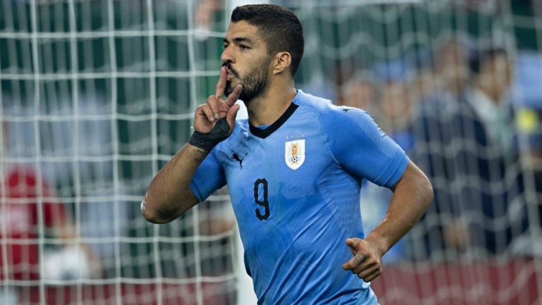 Luis Suárez en festejo con Uruguay