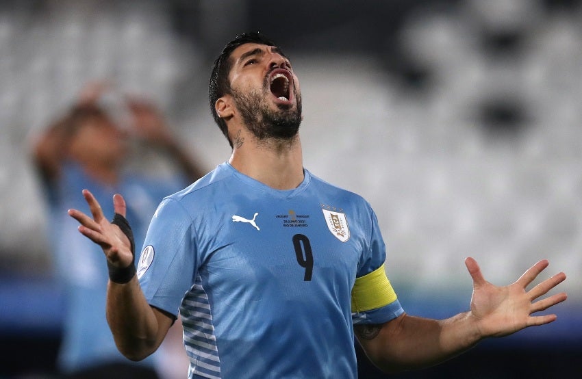 Suárez en un partido con la Selección de Uruguay