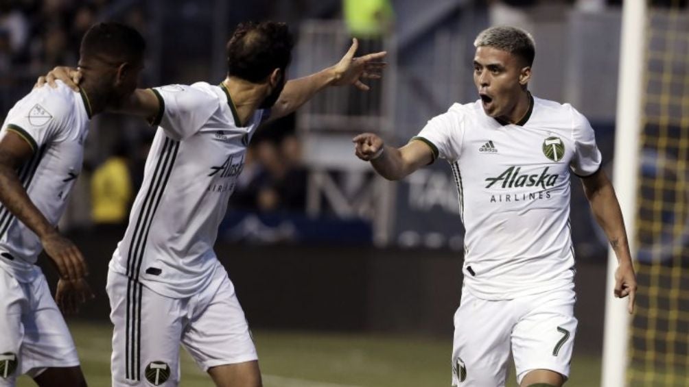 Fernández celebra gol con el Timbers