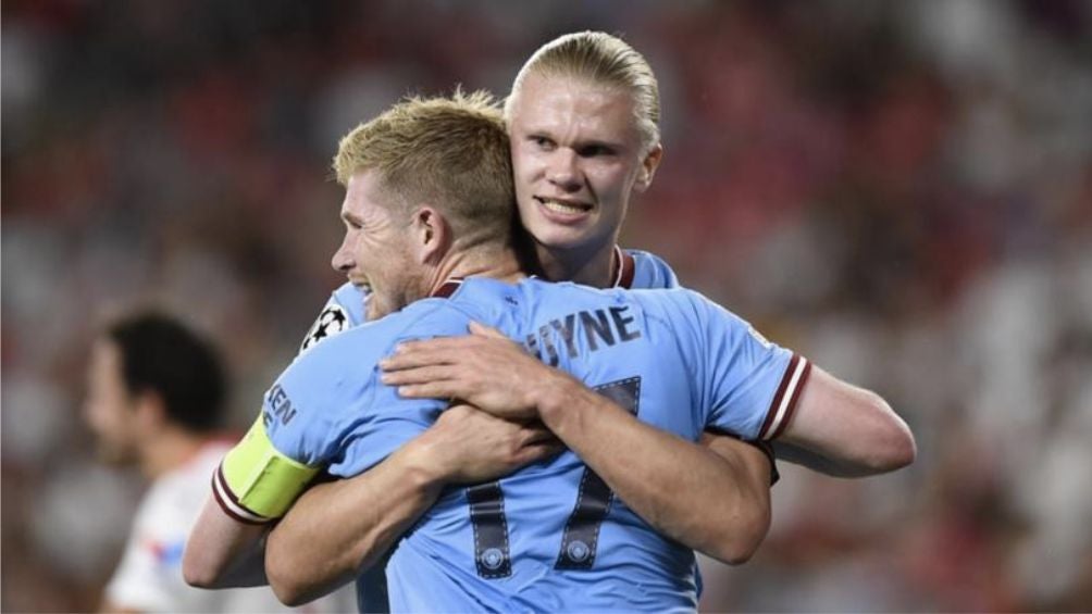 Haaland celebra con De Bruyne