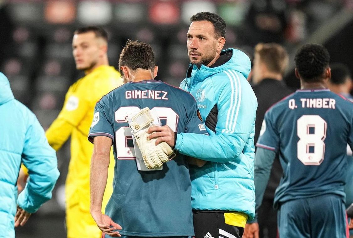 Giménez siendo consolado tras el empate