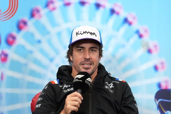 Fernando Alonso con los medios en el GP de Japón