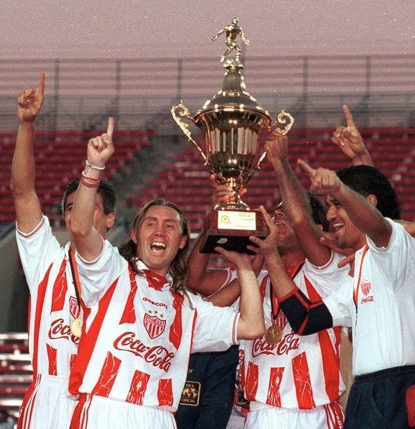 Alex Aguinaga con el Necaxa