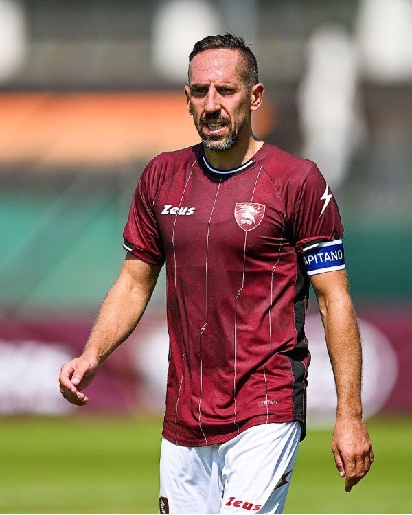 Franck Ribéry en acción con el Salernitana