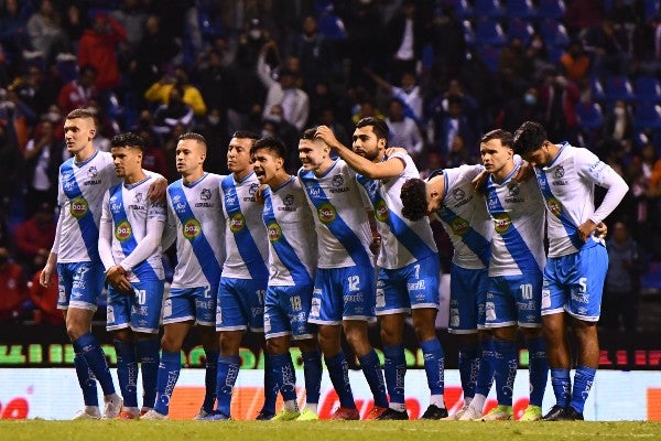 Jugadores de Puebla durante tanda de penales ante Chivas por el boleto a Cuartos de Final