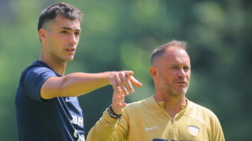 Lillini y Dinenno en el entrenamiento de Pumas