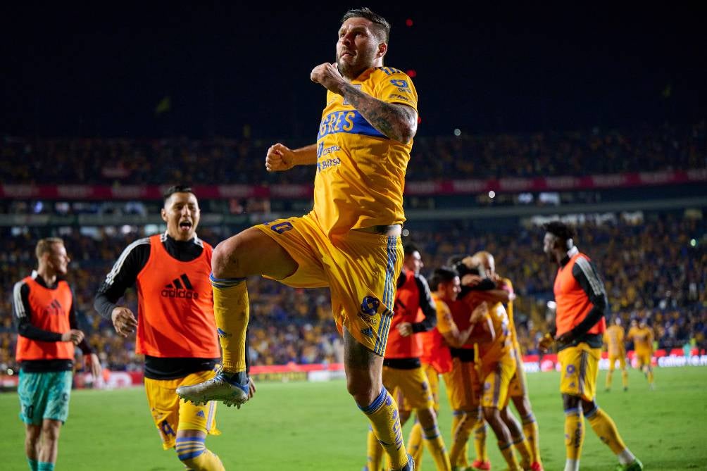 André-Pierre Gignac celebra su doblete ante Necaxa