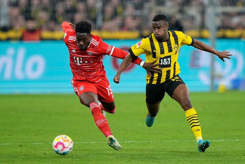 Davies en el partido ante Dortmund