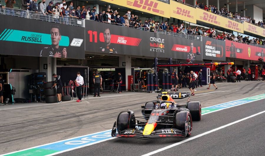 Pérez saliendo de pits