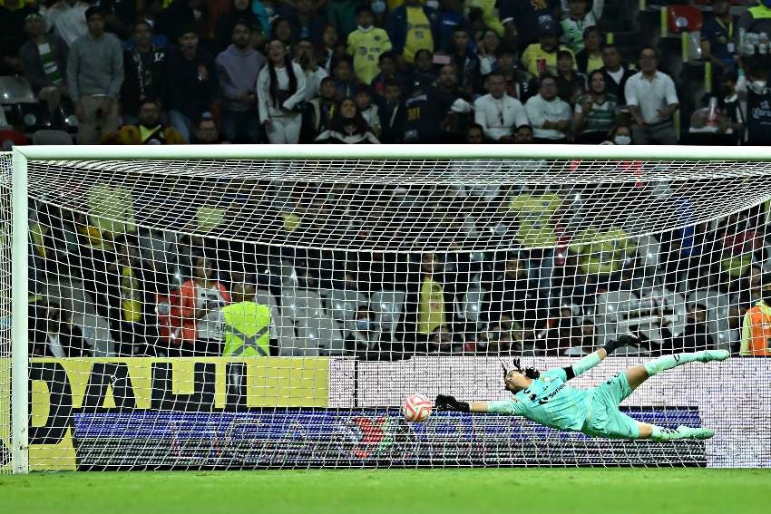 Acevedo en un partido de Santos