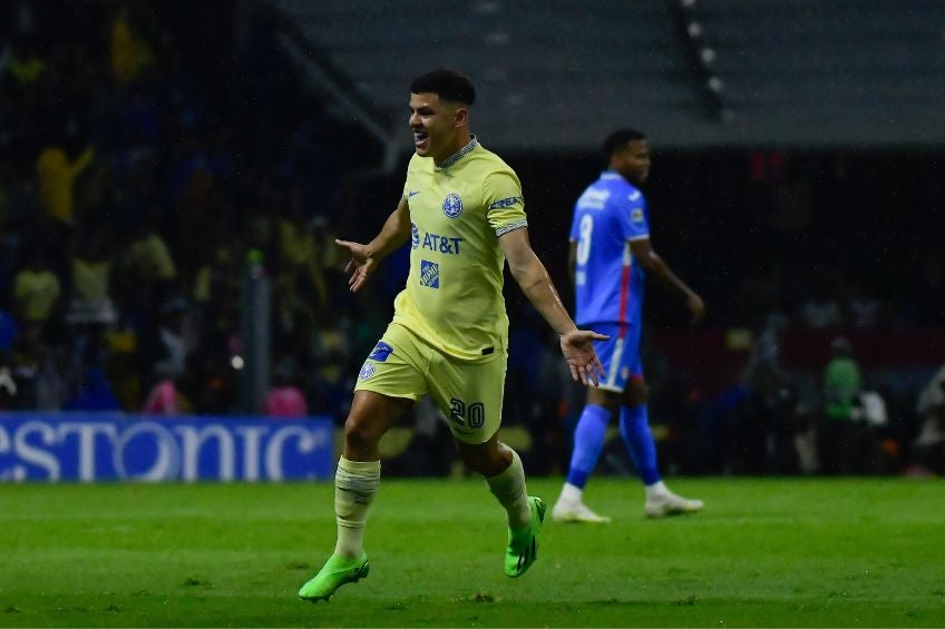 Richard Sánchez festejando un gol