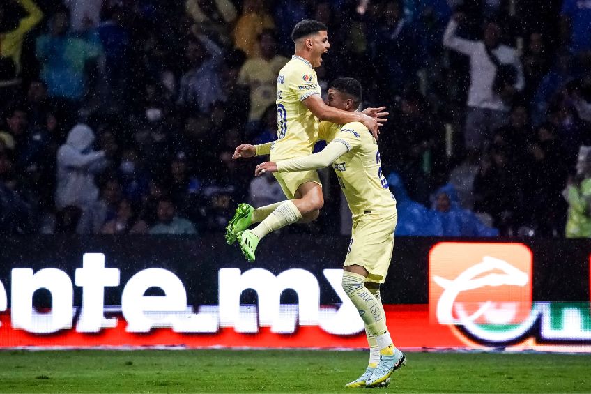 Richard Sánchez festejando un gol