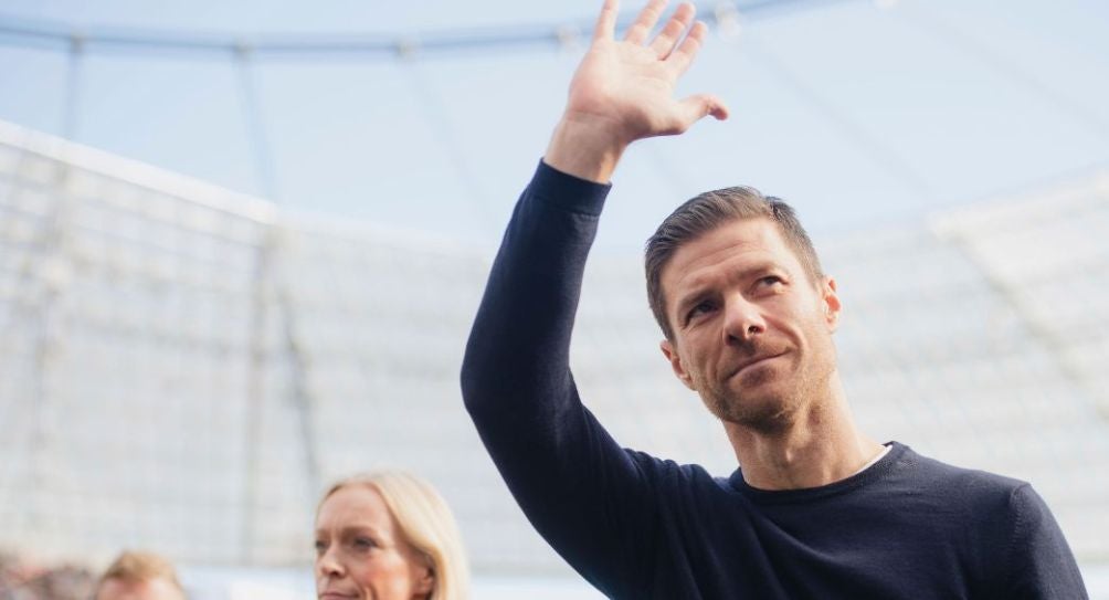 Xabi Alonso tras un partido del Bayer Leverkusen