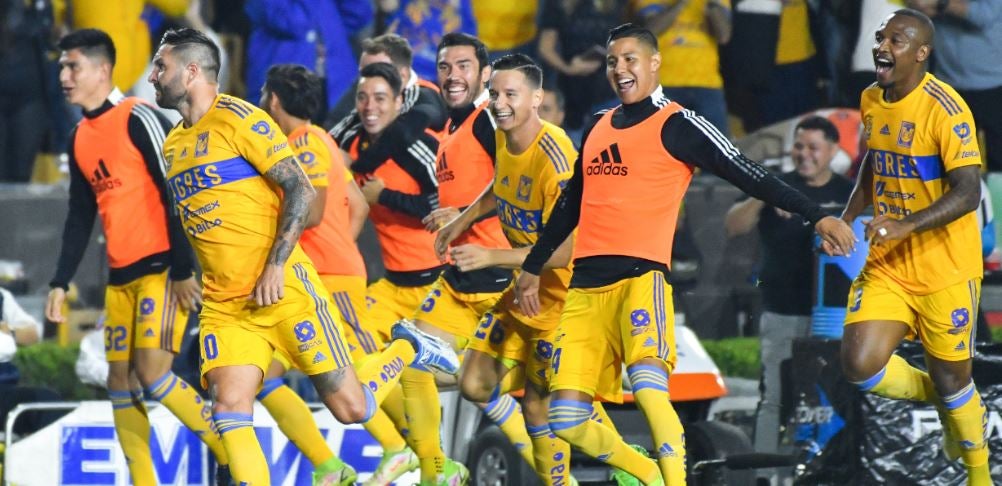 Jugadores de Tigres, en festejo 