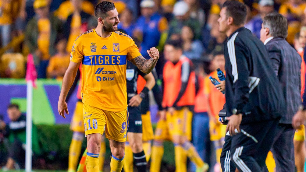 Gignac en festejo con Piojo Herrera