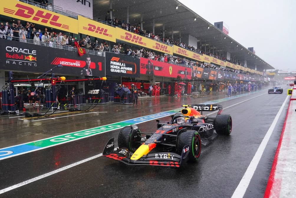 Checo Pérez corriendo en el GP de Japón