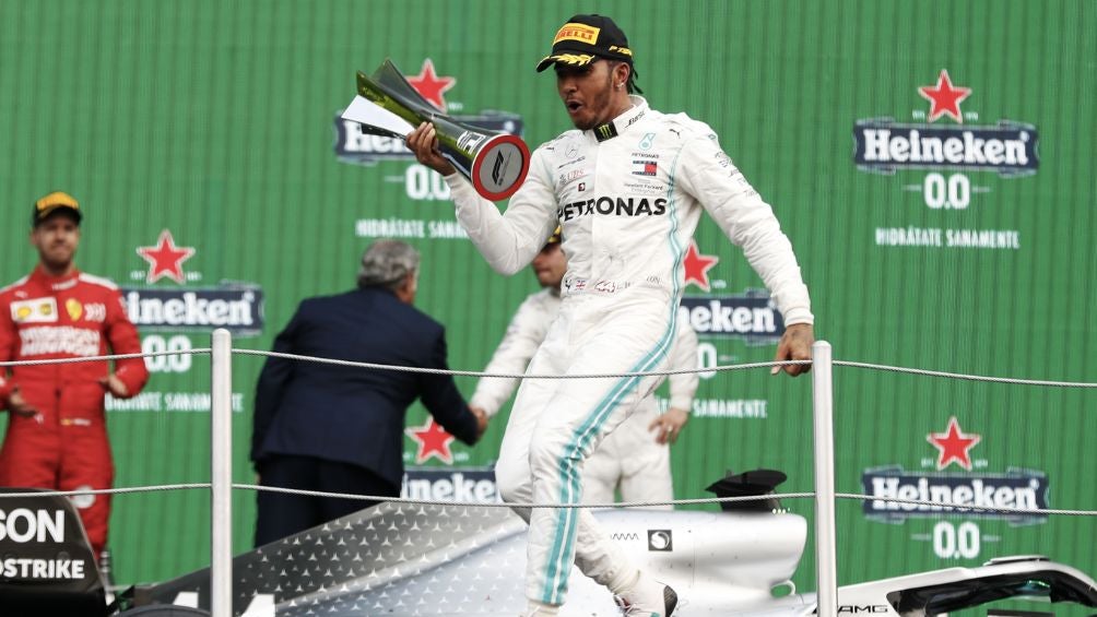 Hamilton celebrando en México