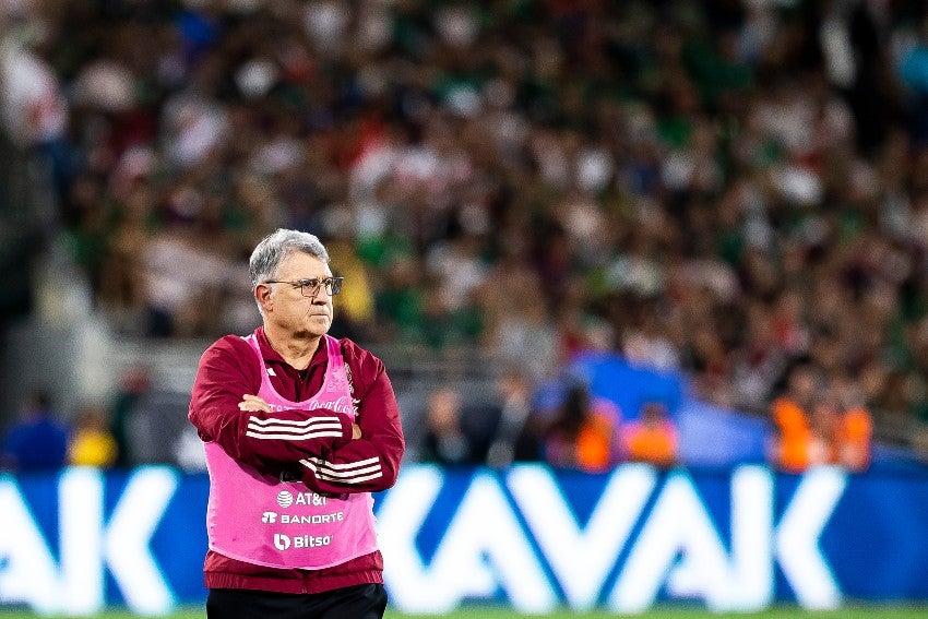 Tata Martino en un partido de México