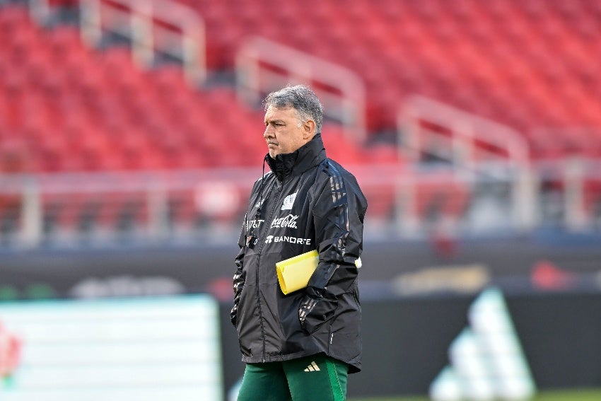 Tata Martino en un partido de México