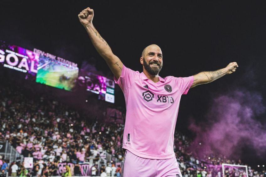 Gonzalo Higuaín festejando un gol