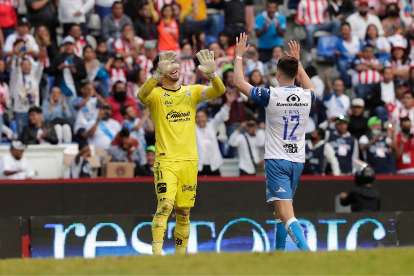 Israel Reyes durante un partido del Puebla