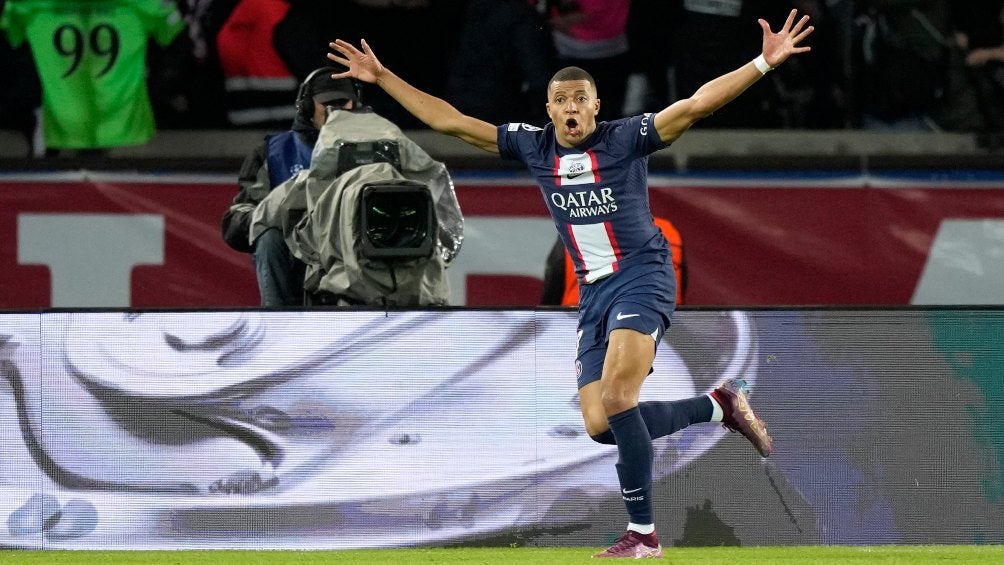 Kylian Mbappé en festejo con PSG