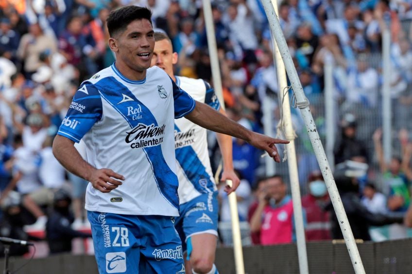 Martín Barragán festejando un gol