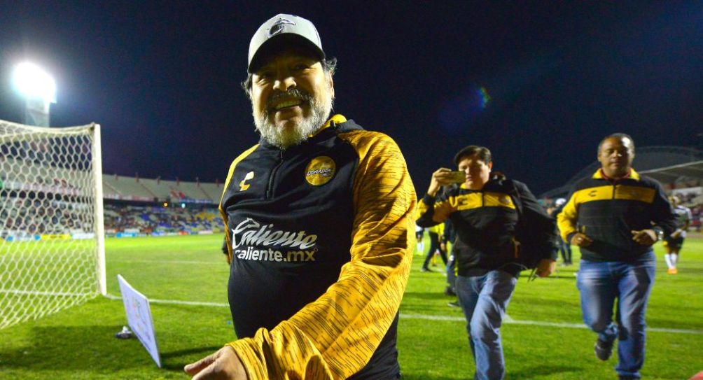 Diego Maradona tras un partido de Dorados