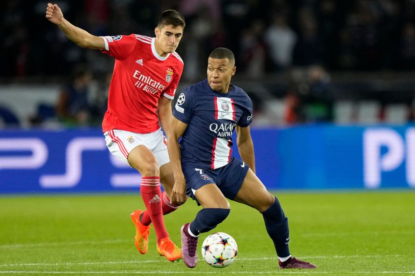 Kylian Mbappé durante un partido del PSG