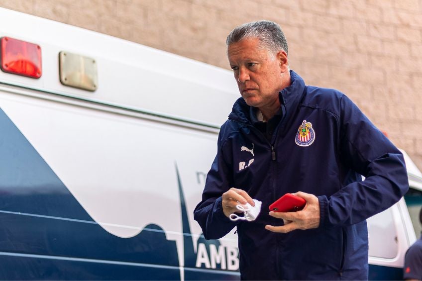 Ricardo Peláez previo a un partido de Chivas