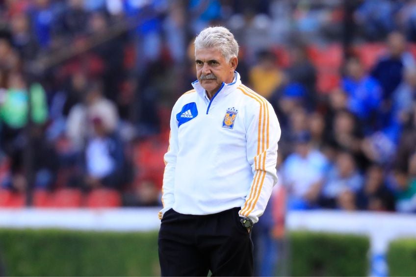 Tuca Ferretti durante un partido de Tigres